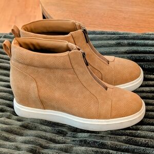 Tan/Camel Womens Hidden Wedge Zip Up Bootie